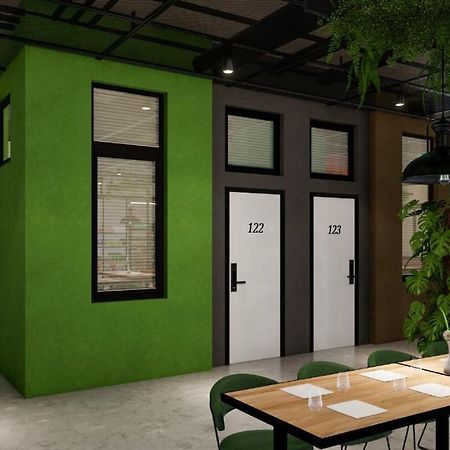 Mega Hostel Sarandë エクステリア 写真